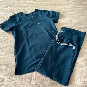 FIGS Scrubs Set-Catarina Top/High Waisted Isabel Wide Leg-Dark Harbor XS/XSP.